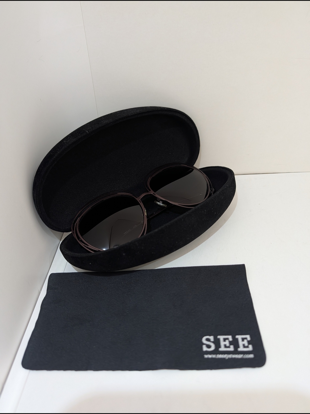 SEE Round Sunglasses in Dark Brown/Black
